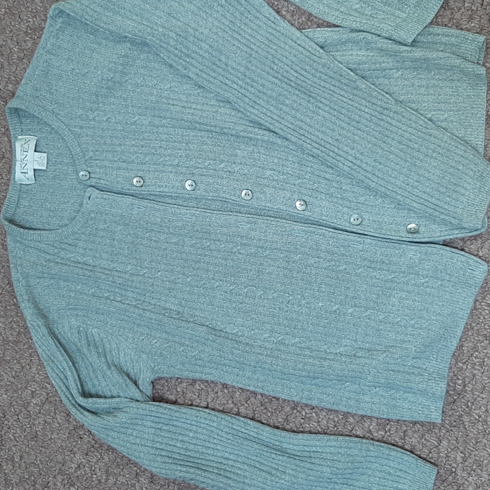 2 pc Gray Sweater Set - Picture 2 of 10